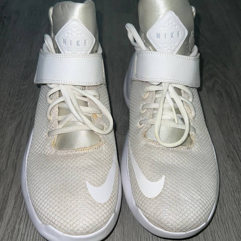 Nike KWAZI white